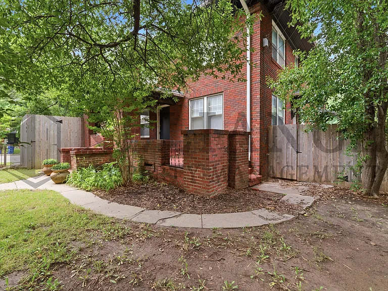 101 N Belmont Ave — Photo 3