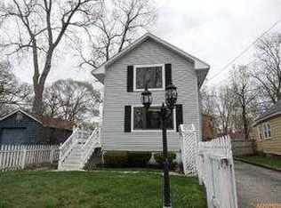 26433 N Willow Ave, Mundelein, IL 60060