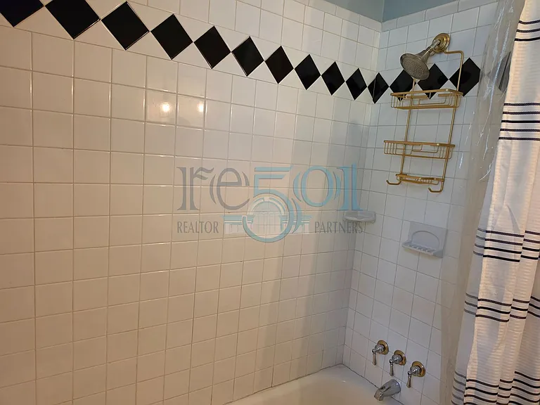 301 W 5th St — Photo 38