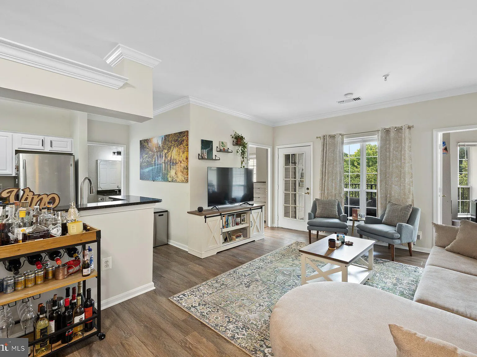 2 bed, 2.0 bath, 1160 sqft, $3,200 — Photo 2