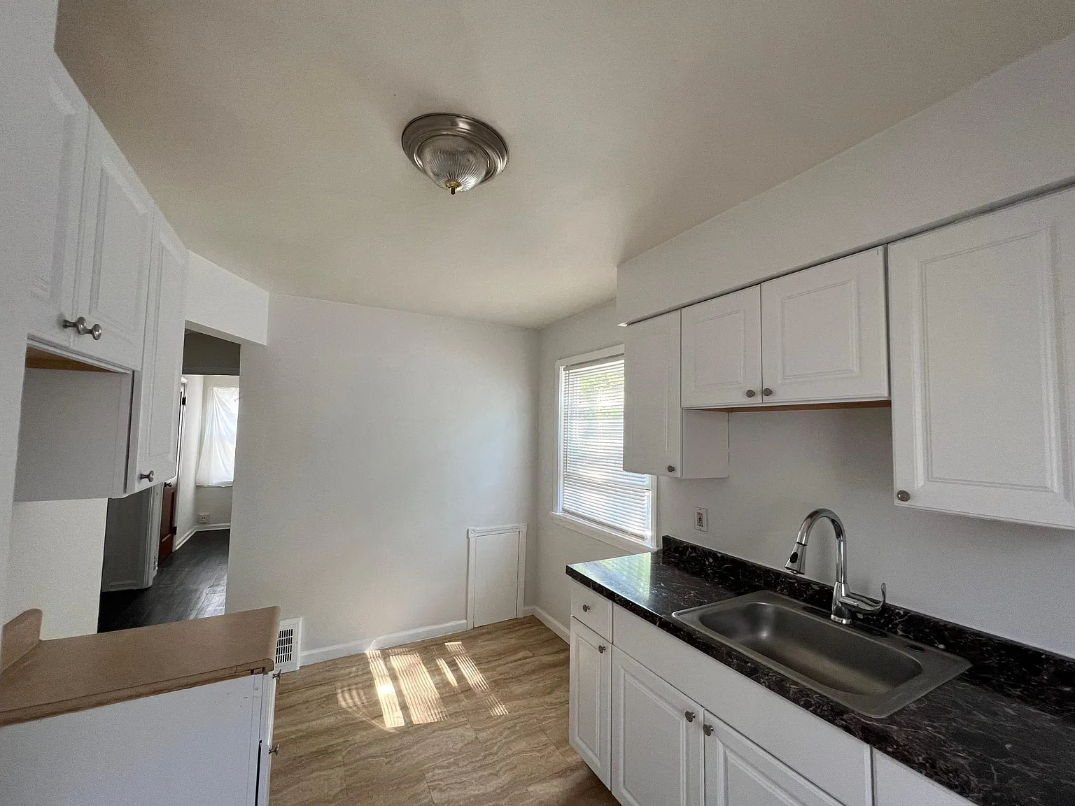 3 bed, 1044 sqft, $1,550 — Photo 4