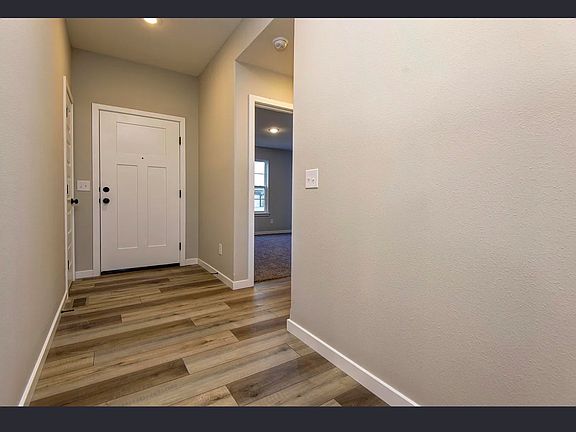 5th image of 878 S Parkside Cir