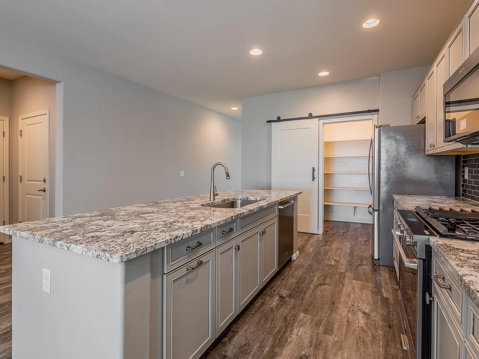 3 bed, 2068 sqft, $2,095 — Photo 2