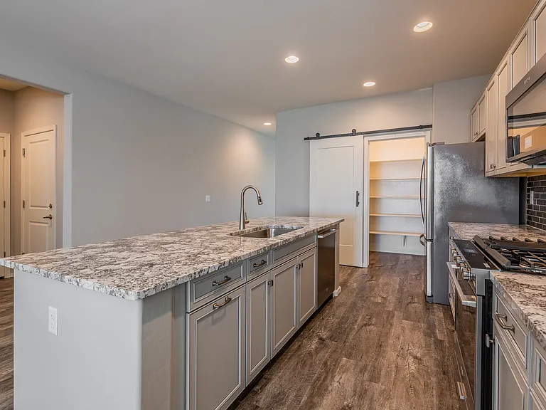 10324 S Barlow Way — Photo 2