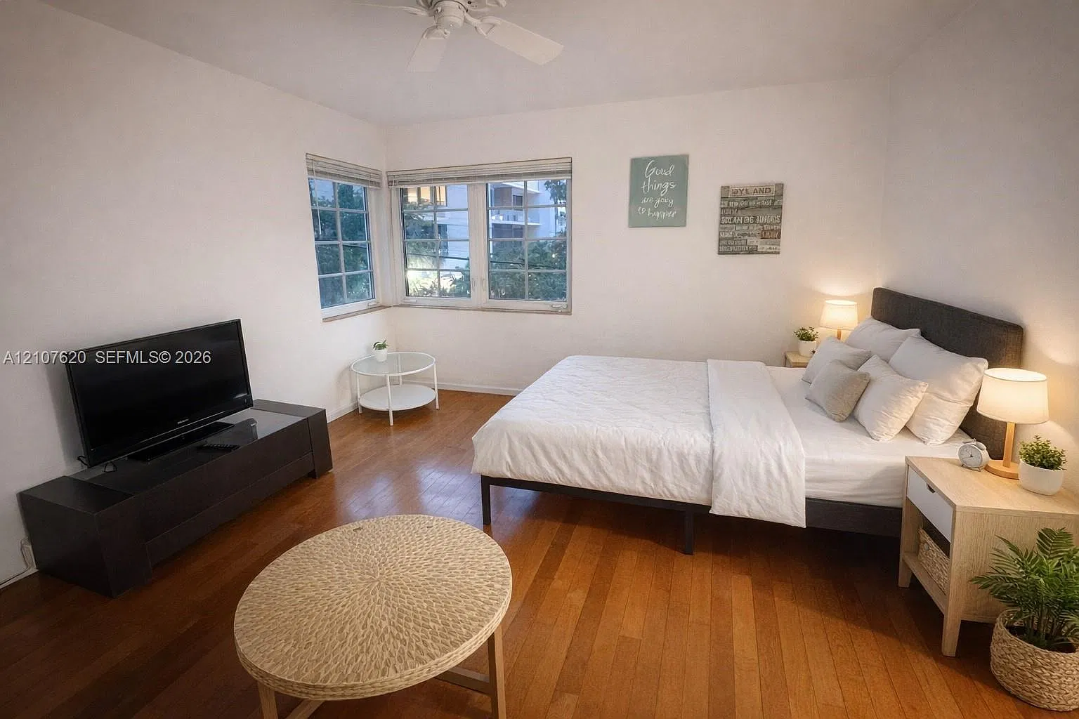 260 Euclid Condo — Photo 1