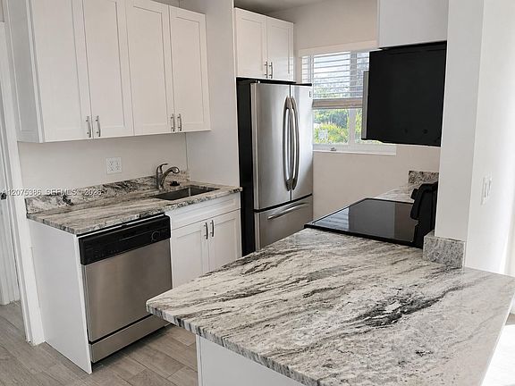 2nd image of 115 SW 1st Ave APT 8