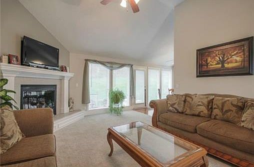 3rd image of 1205 SW Lakeview Dr