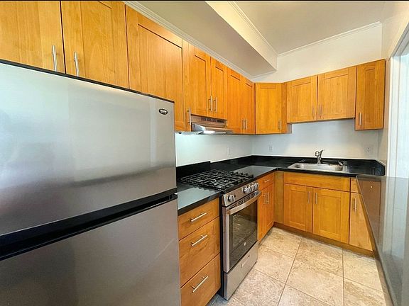 5th image of 890 Bush St APT 408