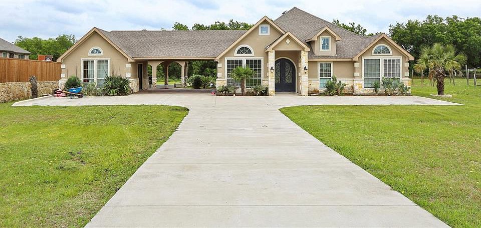 1st image of 211 Willow Creek Ln