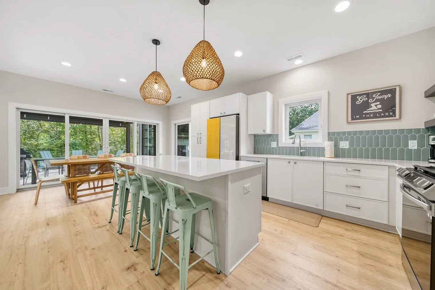 4 bed, 3.0 bath, 2647 sqft, $9,191 — Photo 4