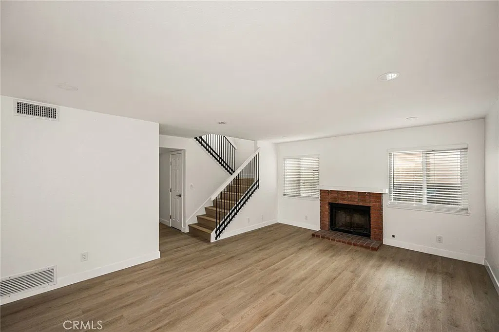 4 bed, 1936 sqft, $5,500 — Photo 3