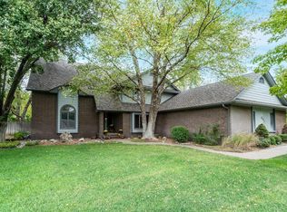 801 N Ridge Point, Mulvane, KS 67110