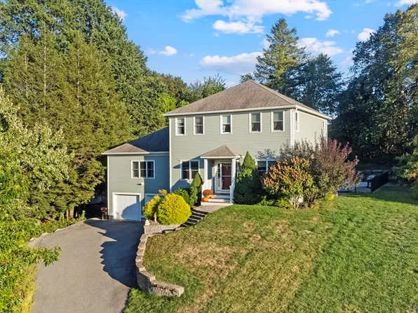 4 Woodsom Dr, Amesbury, MA 01913