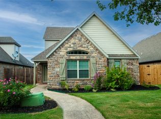 3200 SW Warberry Ave, Bentonville, AR 72713