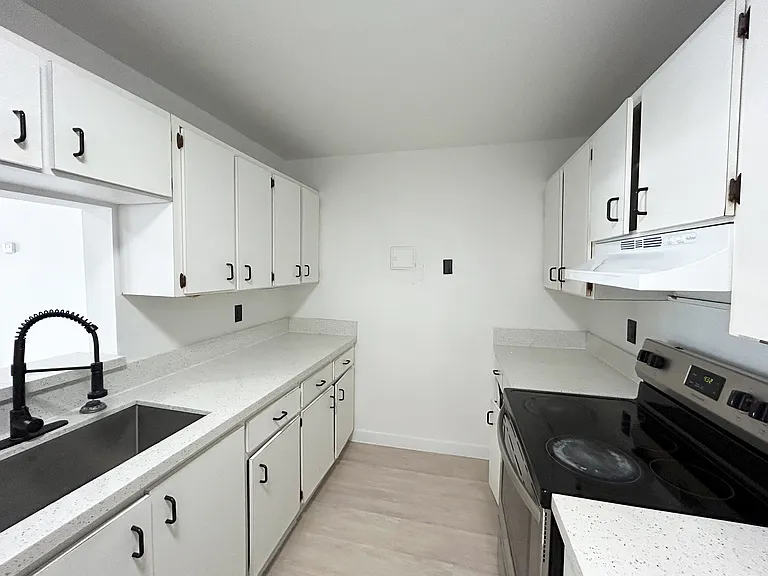 888 NE 132nd St — Photo 3