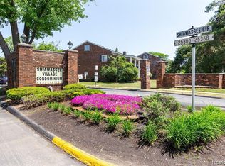 25316 Shiawassee Cir APT 203, Southfield, MI 48033