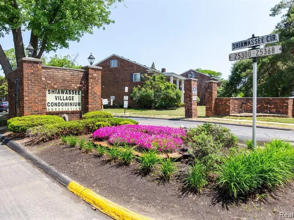 25316 Shiawassee Cir APT 203, Southfield, MI 48033