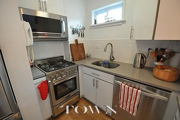 Rented by Town Residential | media 4