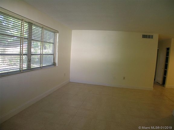 5th image of 2400 NE 188th St #2406