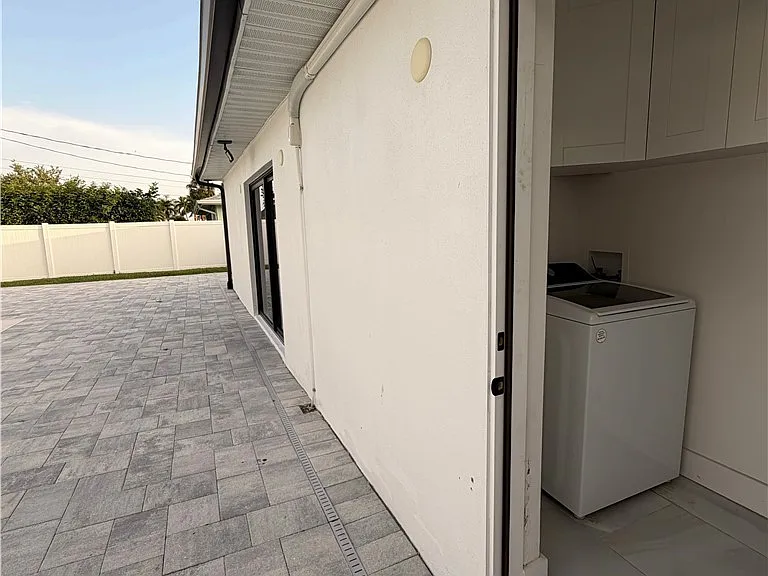 4937 Edith Esplanade Cpe — Photo 10