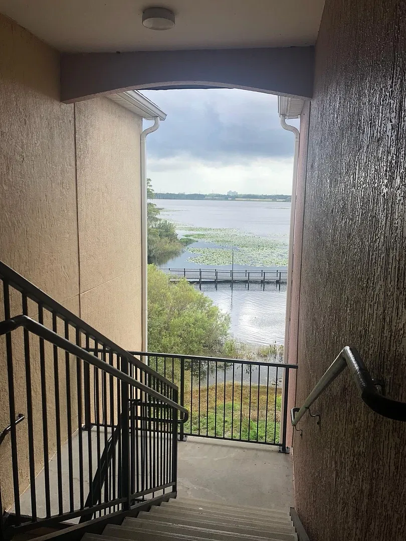 Lake View Upgraded Beautiful 2 Bed 2 Bath Condo With Garage In Metrowest — Photo 2