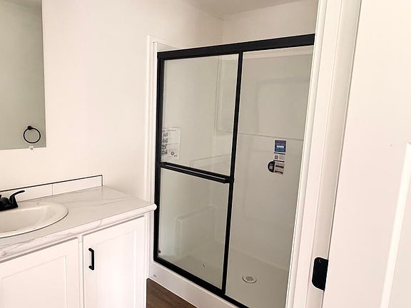 4th image of 32 Manor Dr