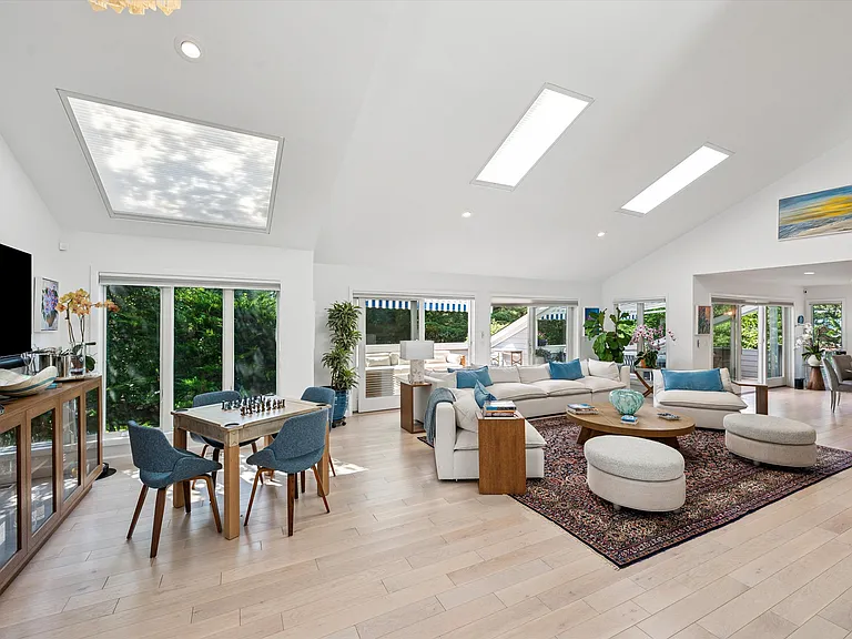 Reynolds Dr — Photo 10