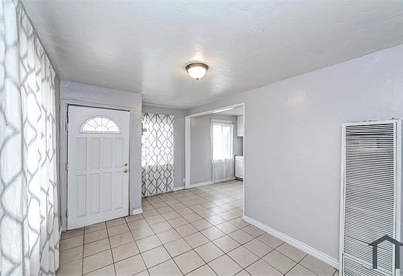 4th image of 705 E 108th St