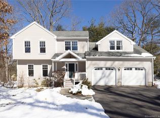 10 Village View Ln, Unionville, CT 06085