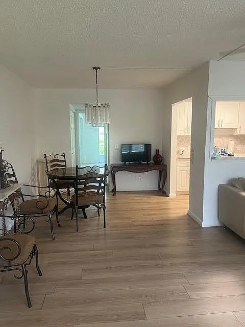 1 bed, 1.5 bath, 720 sqft, $1,400 — Photo 4