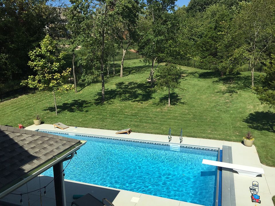 2nd image of 1312 NE Forest View Cir