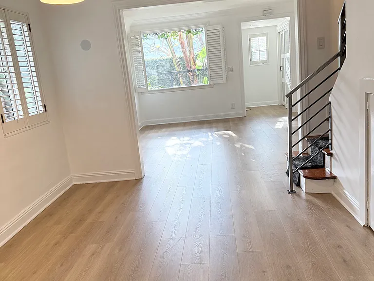 1082 Meadowbrook Ave — Photo 4