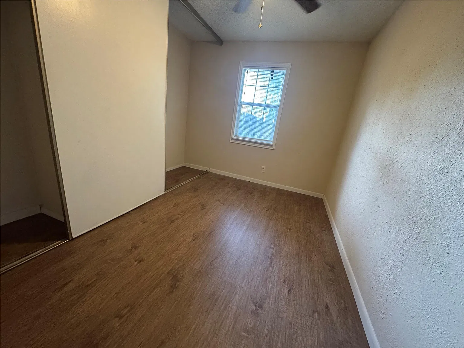 2 bed, 1.0 bath, 855 sqft, $1,350 — Photo 4