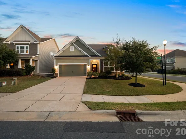 1385 Rainier Dr, Fort Mill, SC 29708