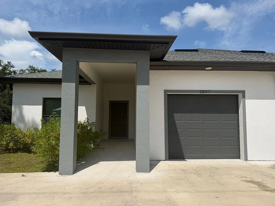 1097 Highlands Rd