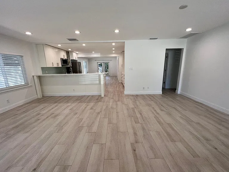 4105 W Azeele St — Photo 3