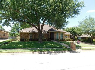 833 Shady Ln, Bedford, TX 76021