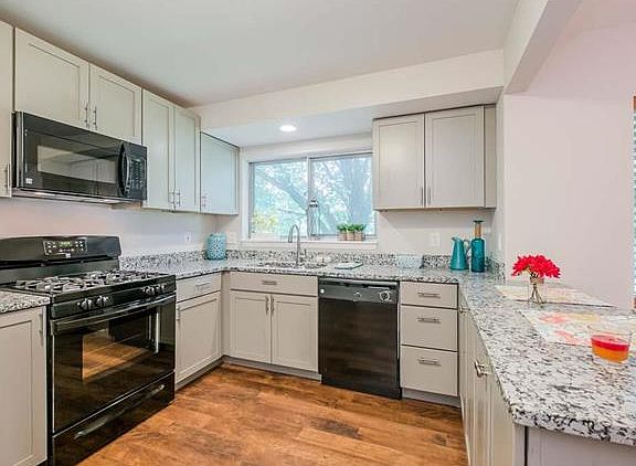 3rd image of 1435 Schulte Hill Dr