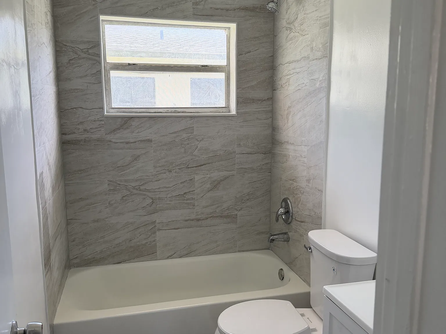 Studio, 350 sqft, $1,300 — Photo 3