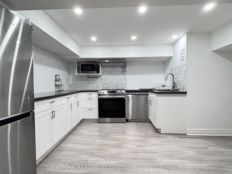 131 Searle Ave #BASEMENT — Photo 11