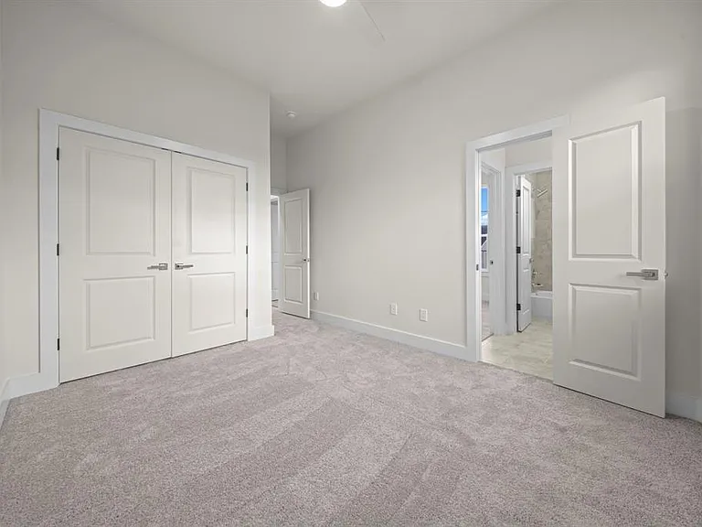 4525 Davenport St — Photo 17