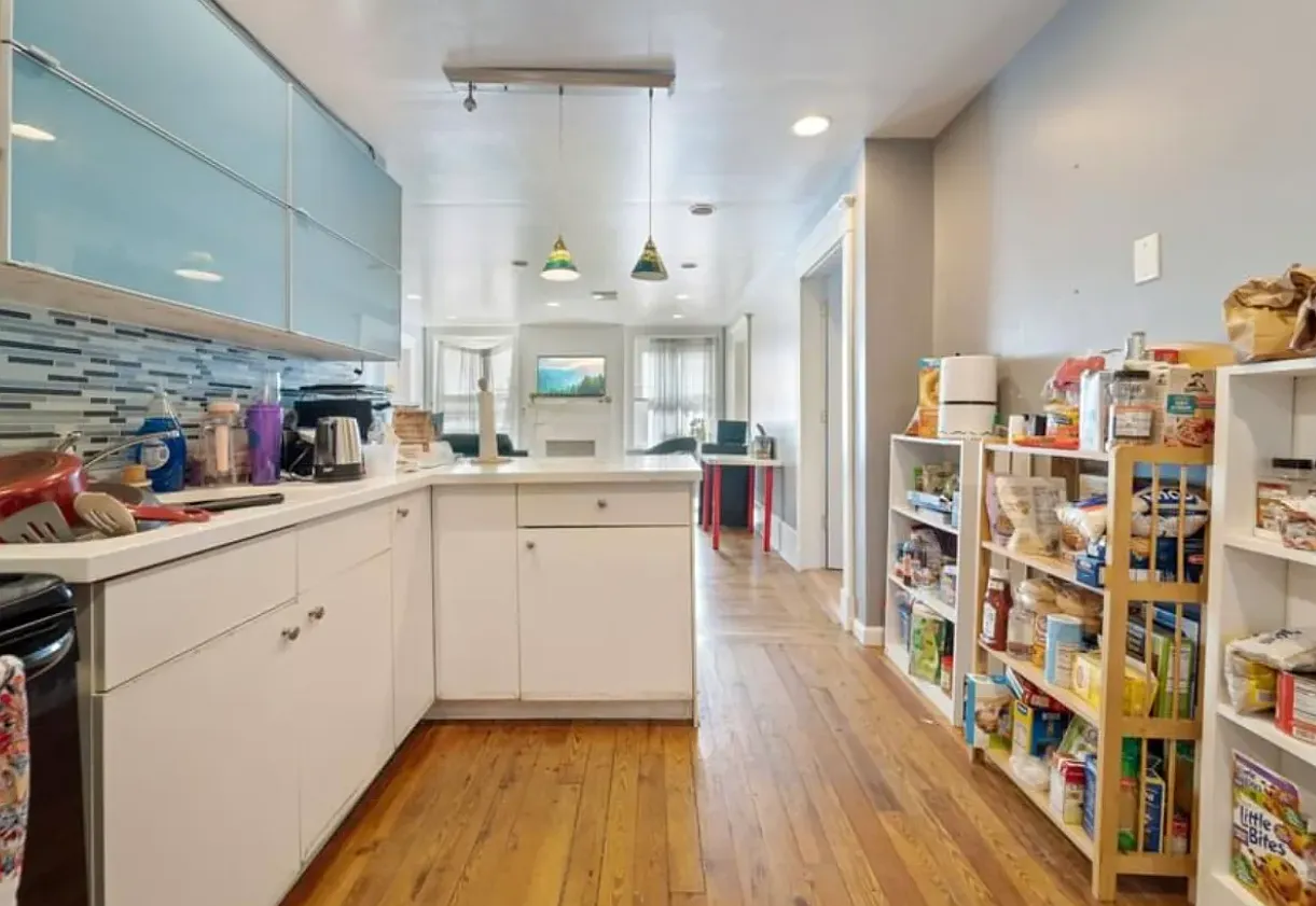 5 bed, 1500 sqft, $2,000 — Photo 2