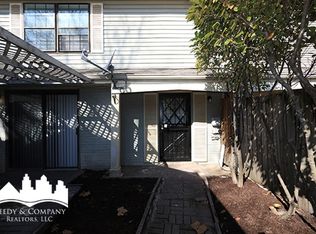6760 Racquet Club Dr, Memphis, TN 38119