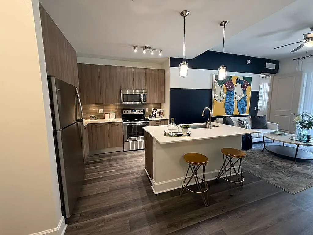 8700 Doral Blvd — Photo 2