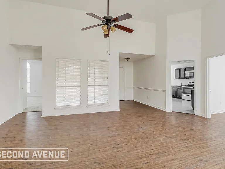 8802 Briarwood Dr — Photo 5