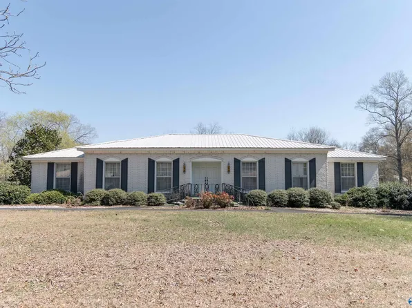 181 Justice St S, Crossville, AL 35962