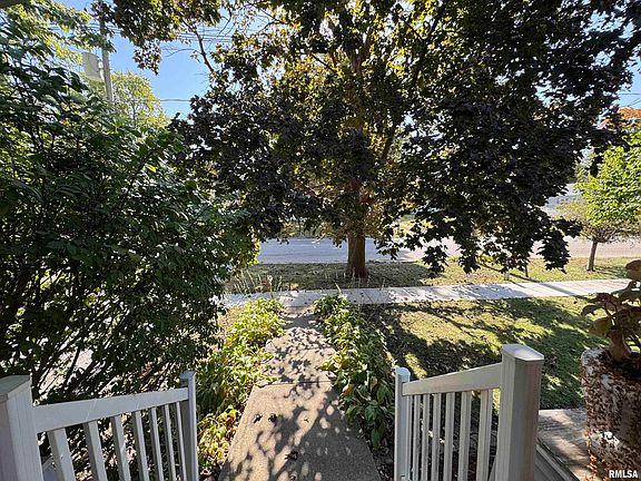 4th image of 1521 E Losey St