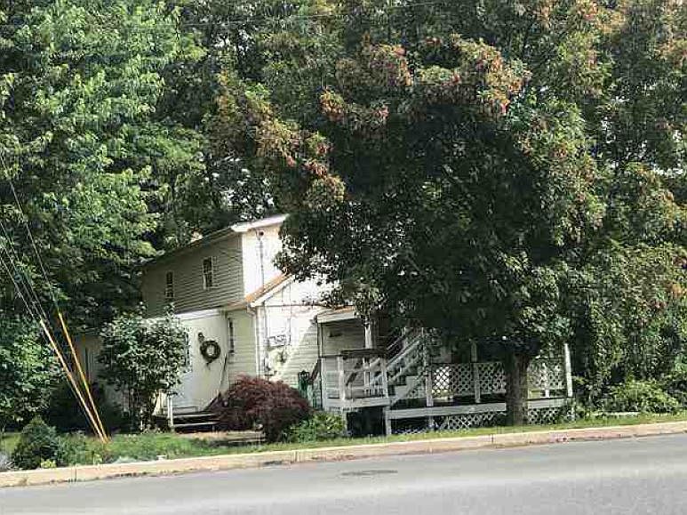 1st image of 1011 Pike St