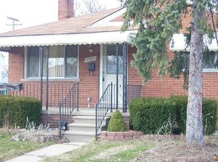 17221 Martin Rd, Roseville, MI 48066