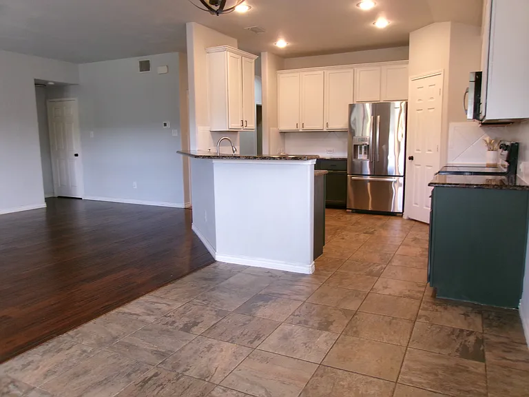 5727 Mountain Hollow Dr — Photo 4
